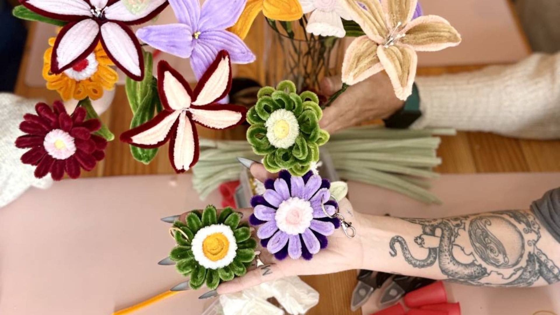 Atelier fleurs fil chenille